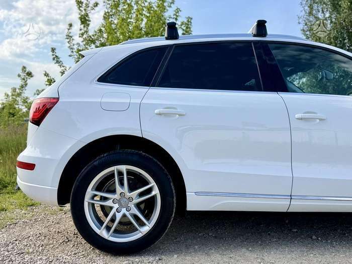 Audi Q5, 2.0 l., off-road / crossover