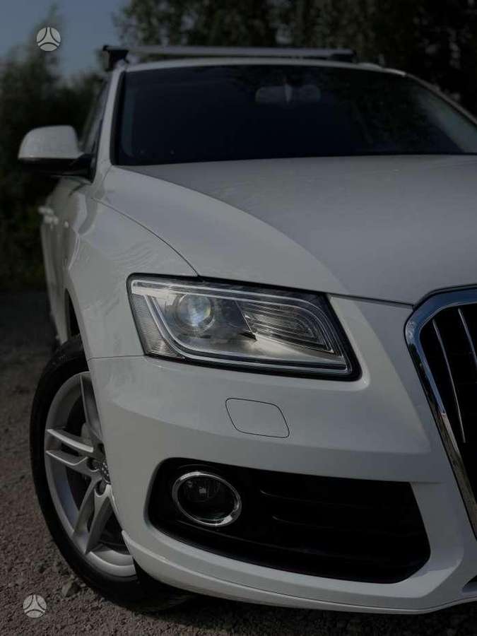 Audi Q5, 2.0 l., off-road / crossover