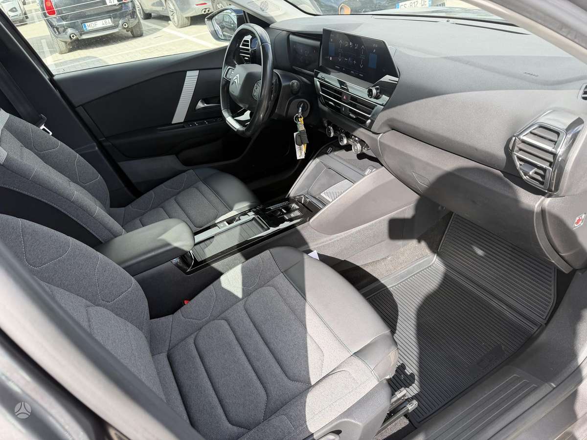 Citroen C4, 1.5 l., hatchback