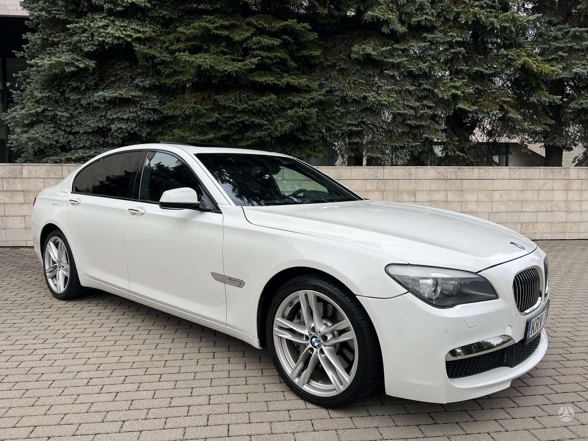 BMW 750, 4.4 l., Седан