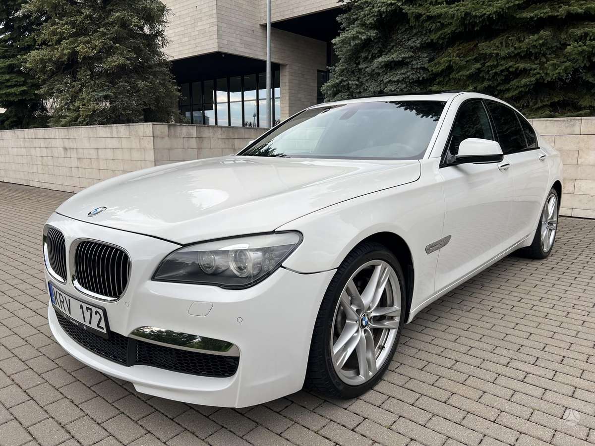 BMW 750, 4.4 l., Седан