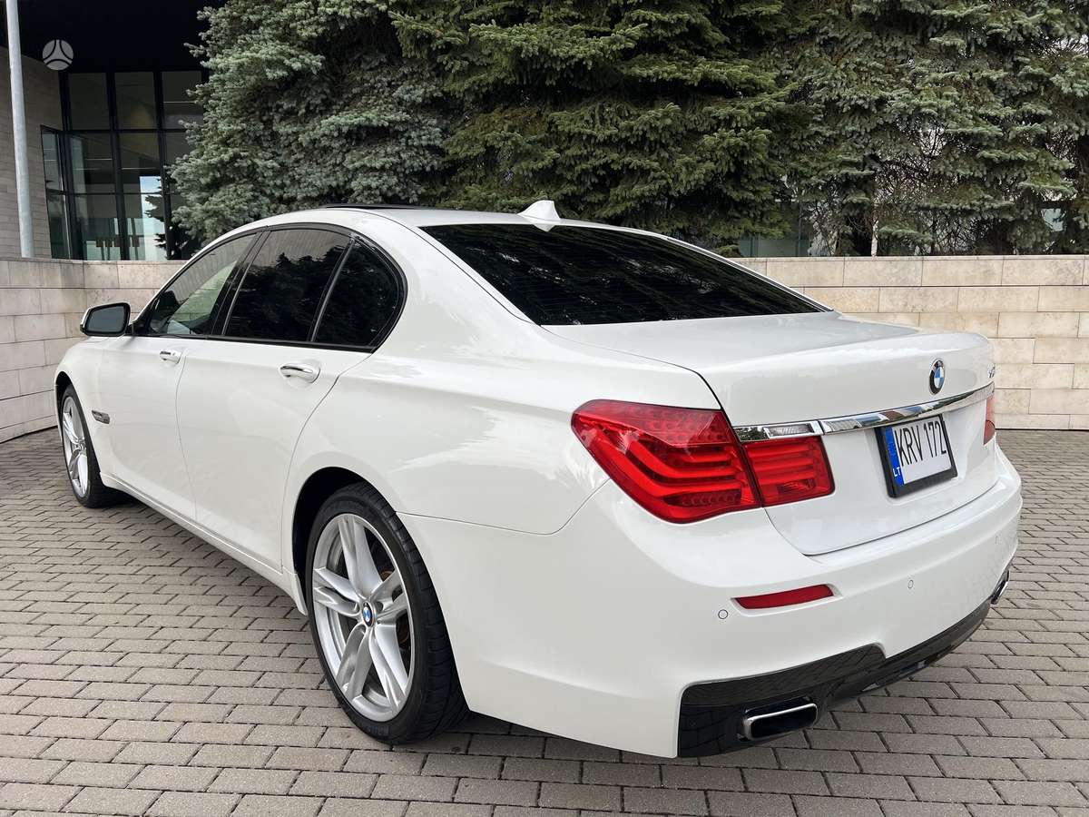 BMW 750, 4.4 l., Седан