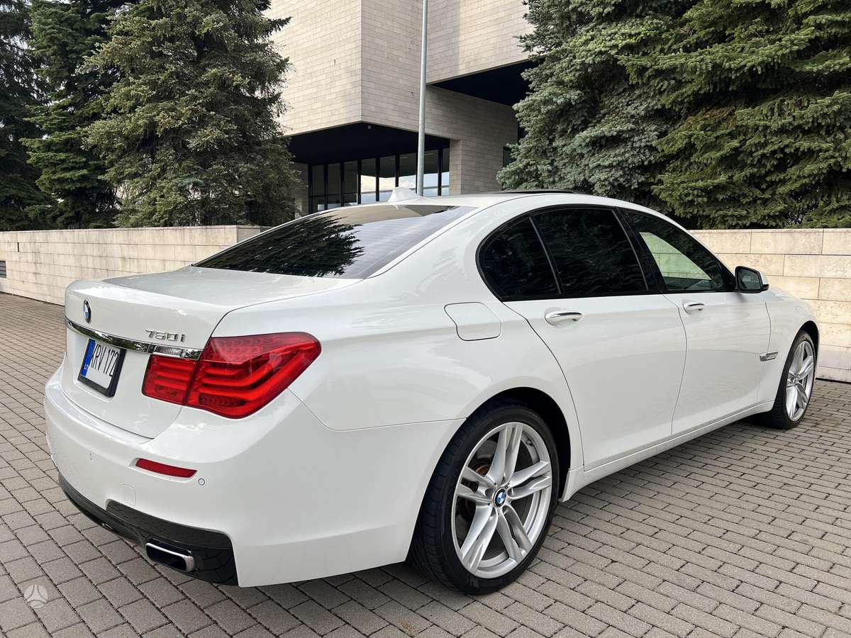 BMW 750, 4.4 l., Седан