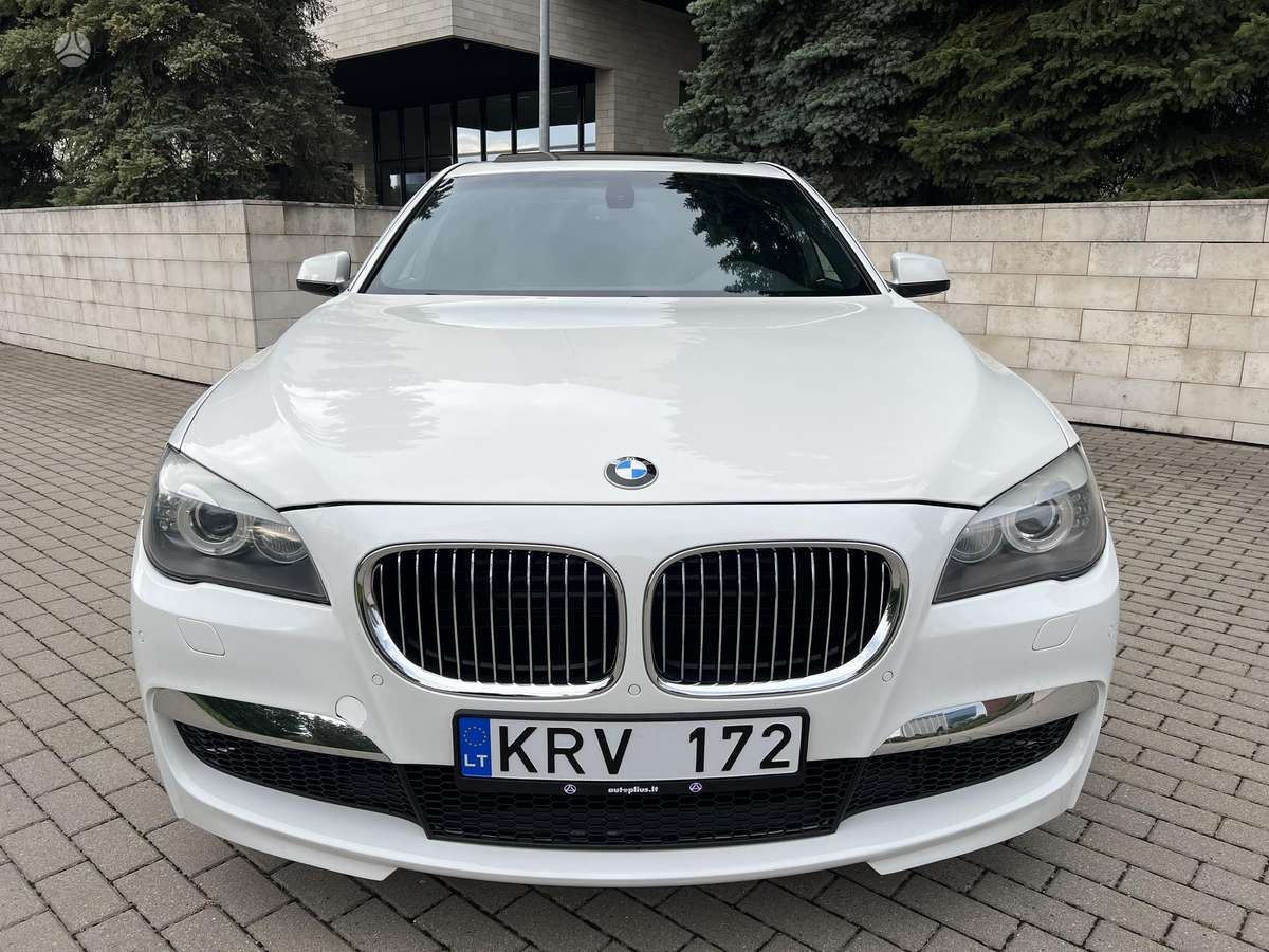 BMW 750, 4.4 l., Седан