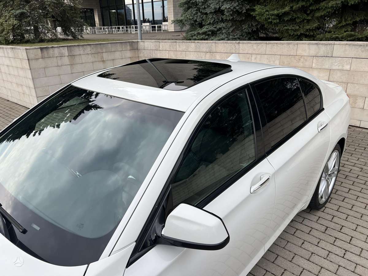 BMW 750, 4.4 l., Седан