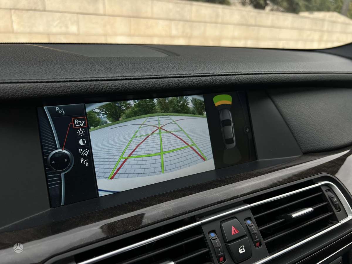 BMW 750, 4.4 l., Седан