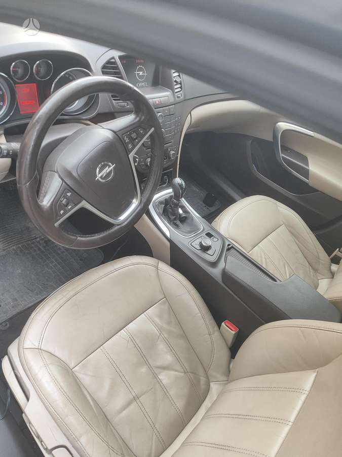 Opel Insignia, 2.0 l., Седан