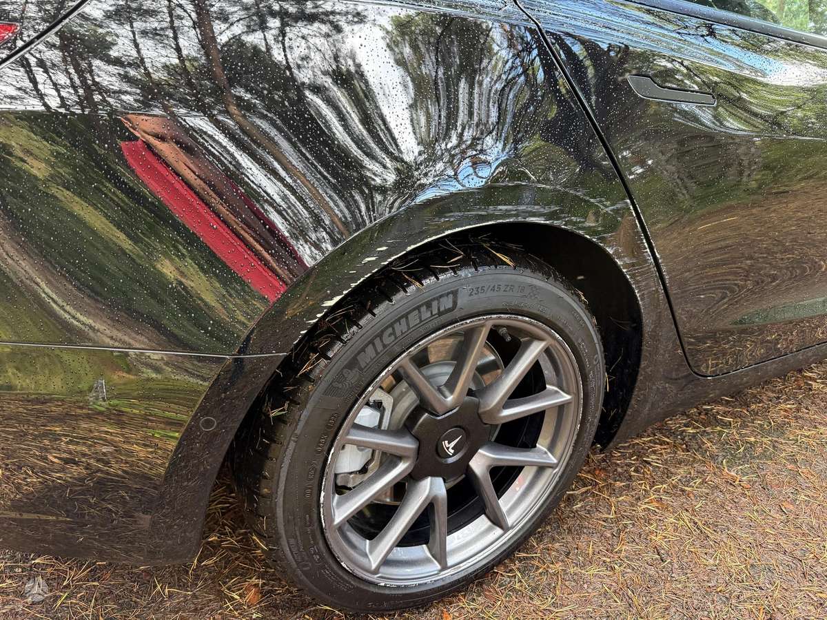 Tesla Model 3, saloon / sedan