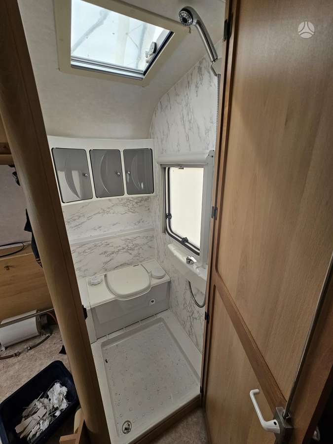 -Kita- TEC  490K 1, caravans