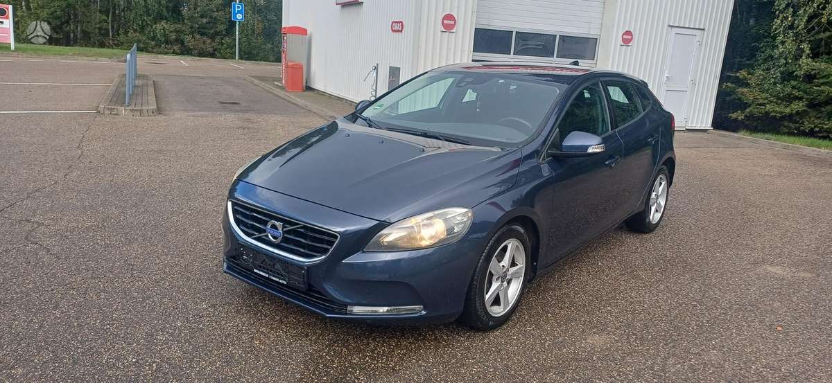 Volvo V40, 1.6 l., hatchback