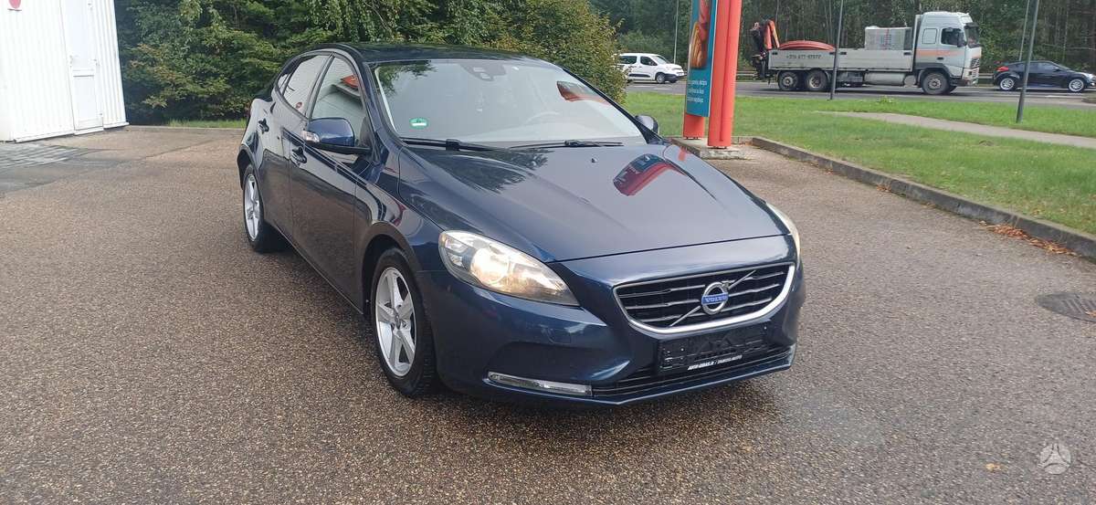 Volvo V40, 1.6 l., hatchback