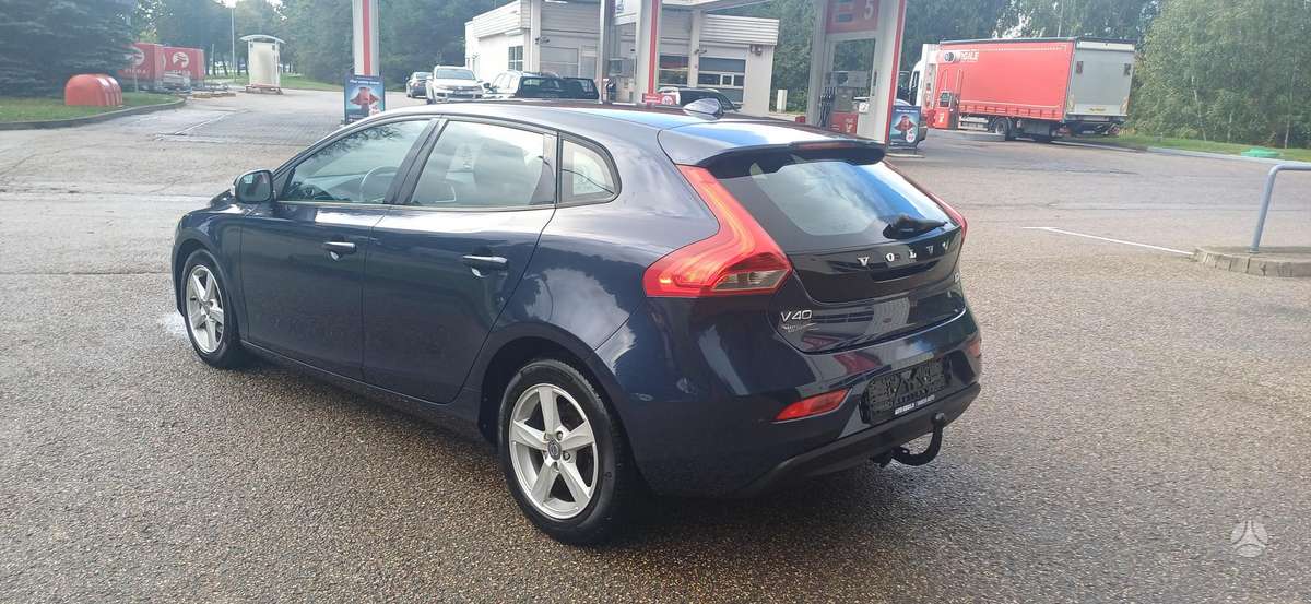 Volvo V40, 1.6 l., hatchback