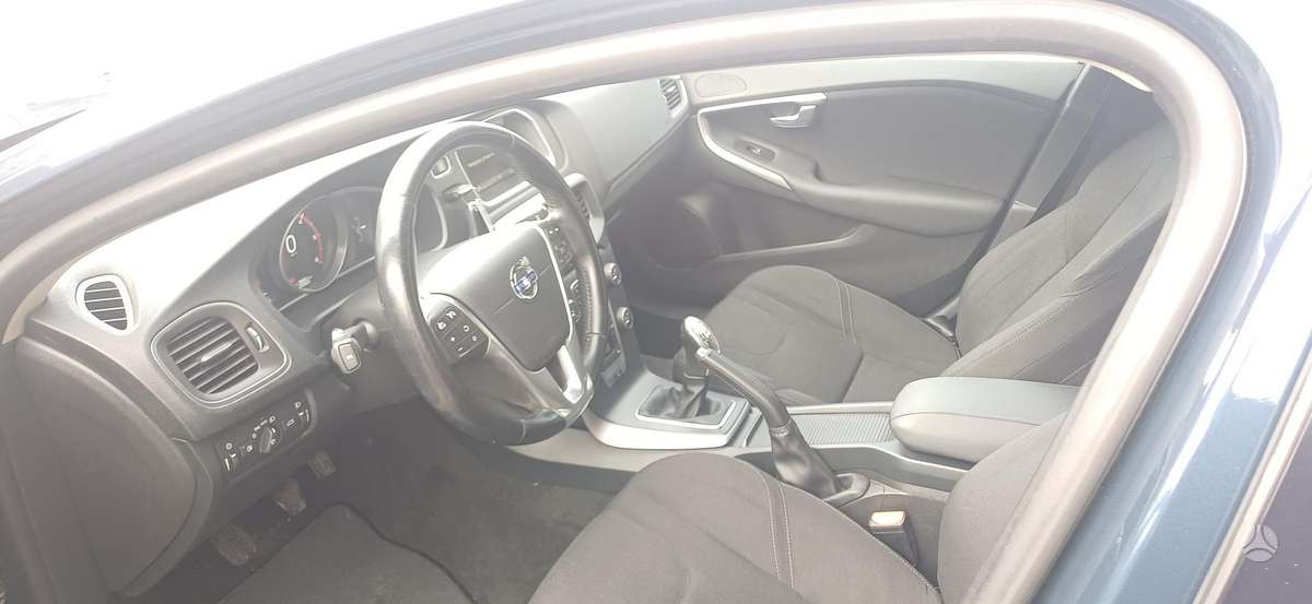 Volvo V40, 1.6 l., Хэтчбек