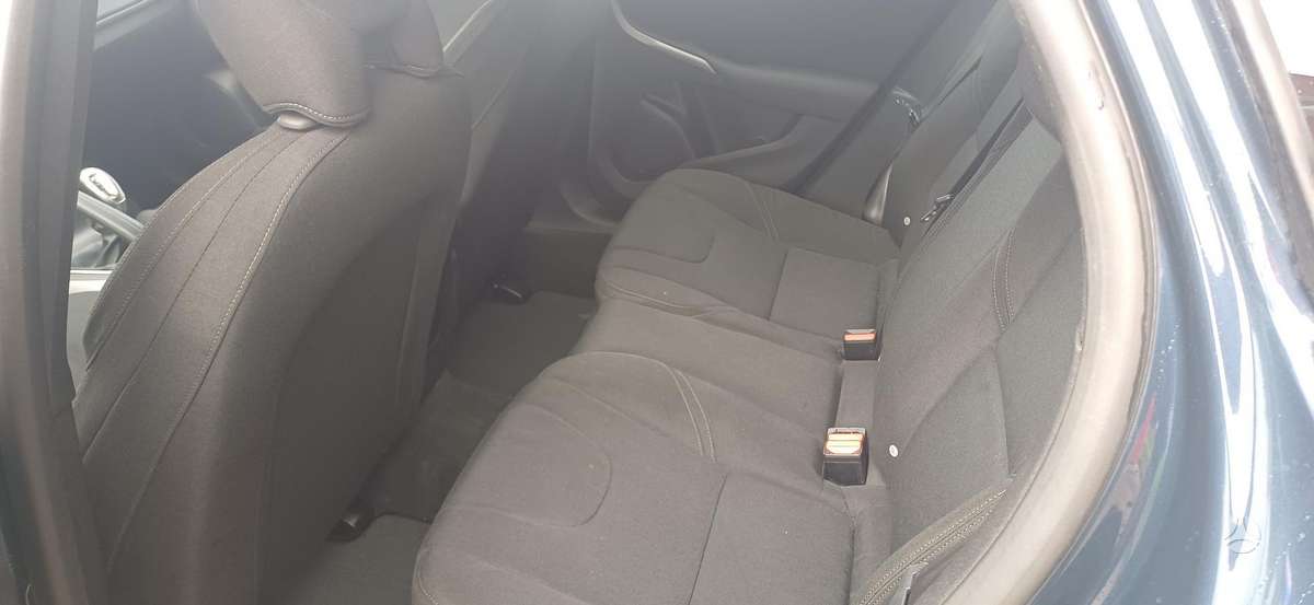 Volvo V40, 1.6 l., hatchback