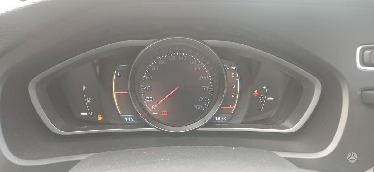 Volvo V40, 1.6 l., hatchback