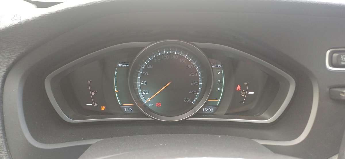 Volvo V40, 1.6 l., Хэтчбек