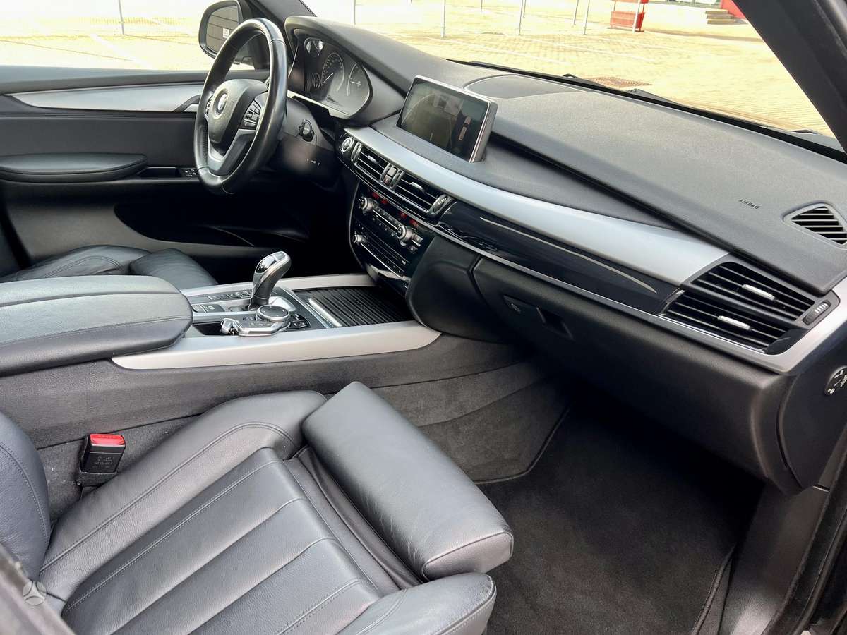 BMW X5, 2.0 l., off-road / crossover