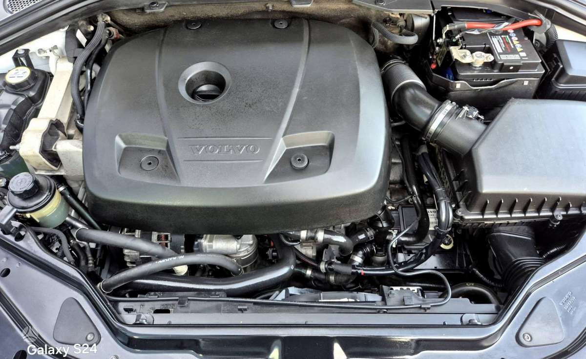 Volvo XC60, 2.0 l., off-road / crossover