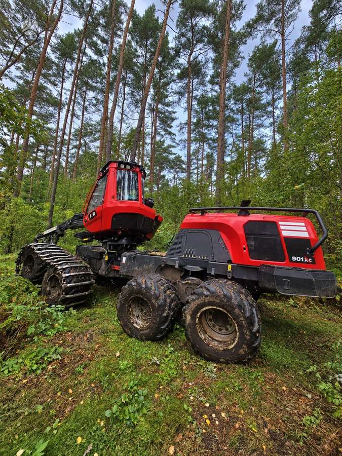 Komatsu XH901-5, forest tractors