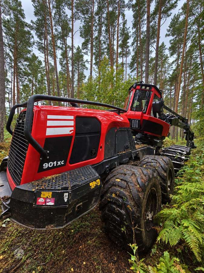 Komatsu XH901-5, forest tractors