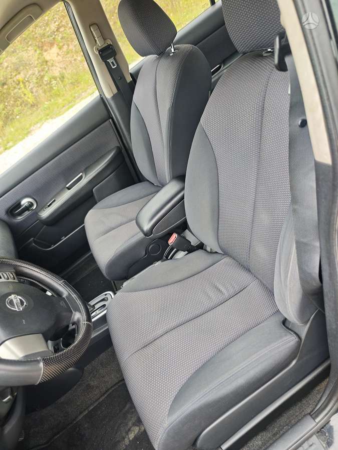 Nissan Versa, 1.8 l., Хэтчбек