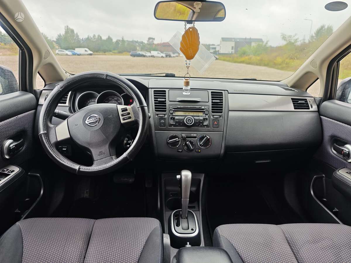 Nissan Versa, 1.8 l., Хэтчбек