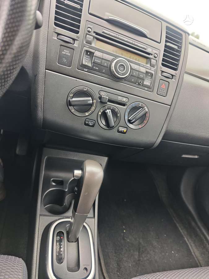 Nissan Versa, 1.8 l., hatchback