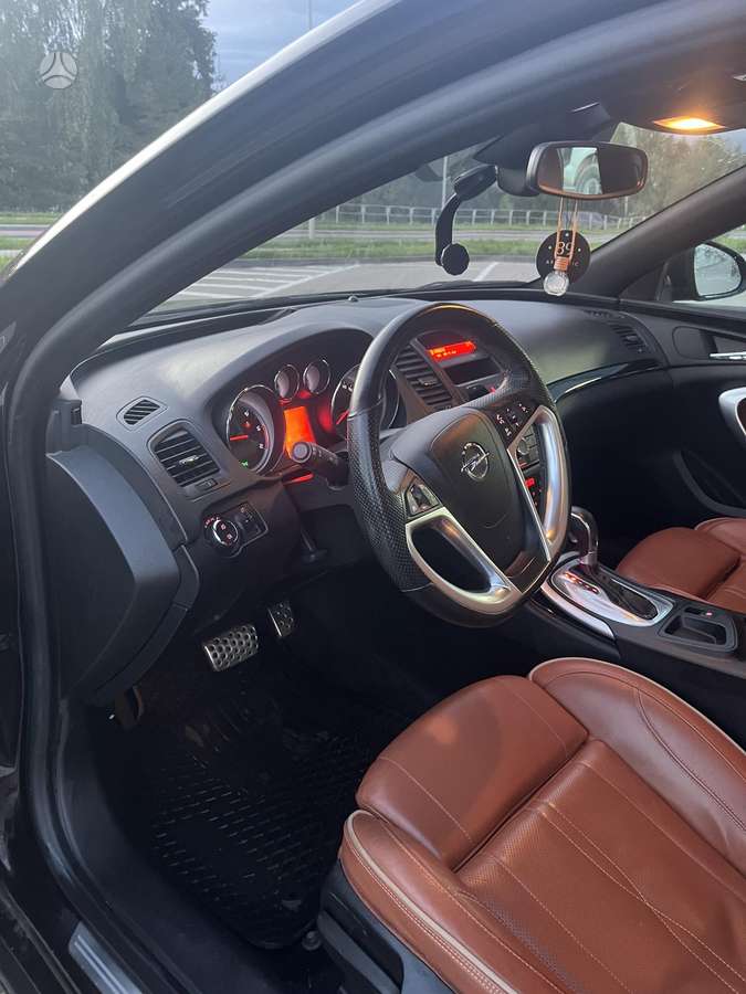 Opel Insignia, 2.0 l., Седан