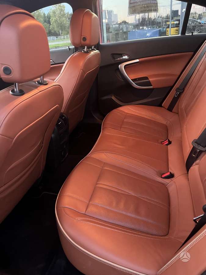 Opel Insignia, 2.0 l., Седан