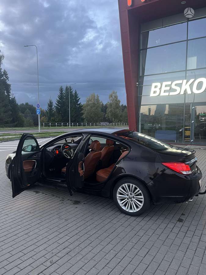 Opel Insignia, 2.0 l., Седан