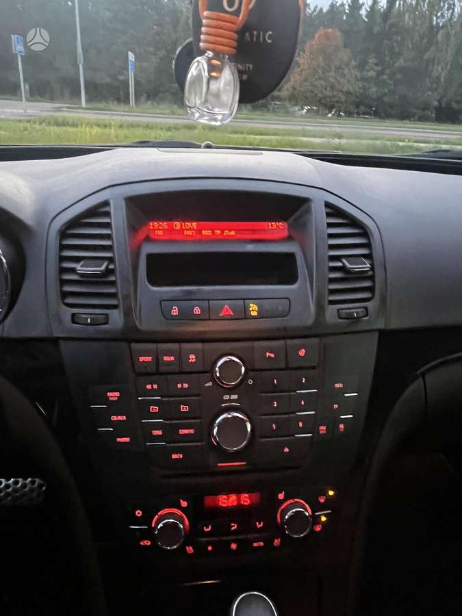 Opel Insignia, 2.0 l., Седан