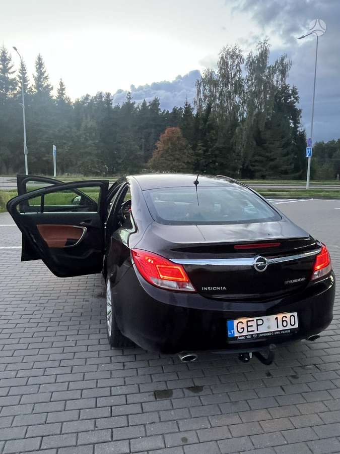 Opel Insignia, 2.0 l., Седан