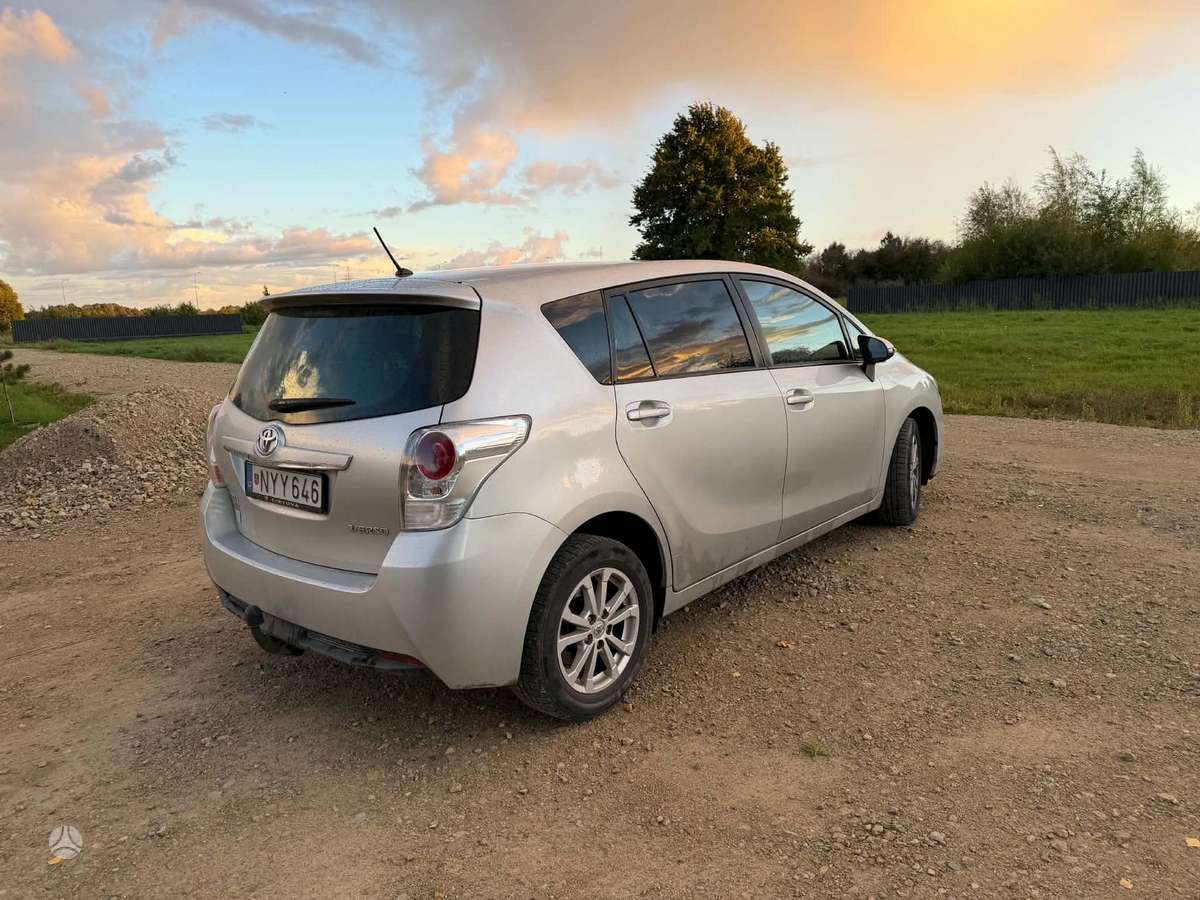 Toyota Verso, 2.0 l., wagon