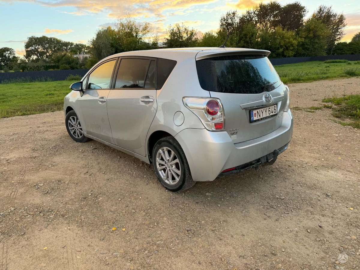 Toyota Verso, 2.0 l., wagon