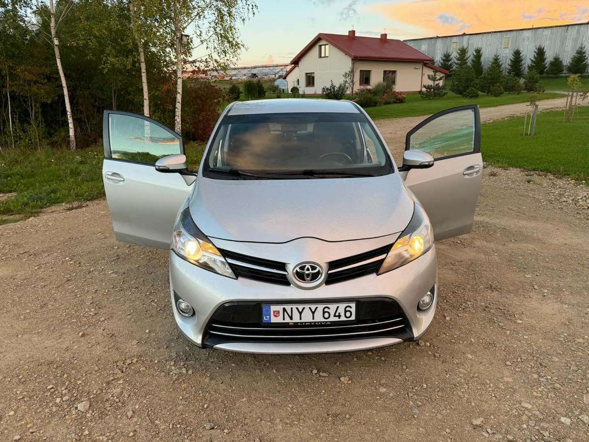 Toyota Verso, 2.0 l., wagon