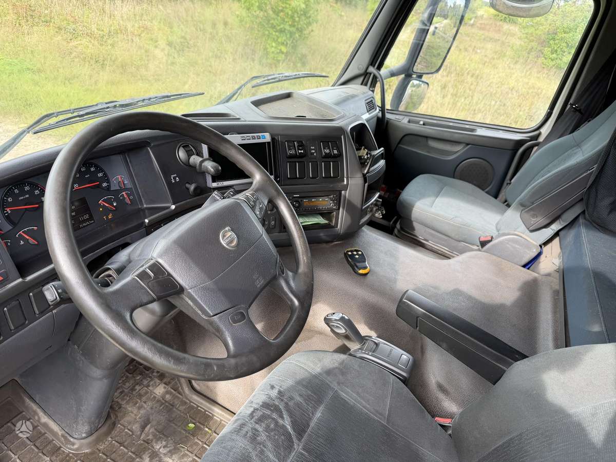 Volvo FM330 6x2 Open side, box trucks / box vans