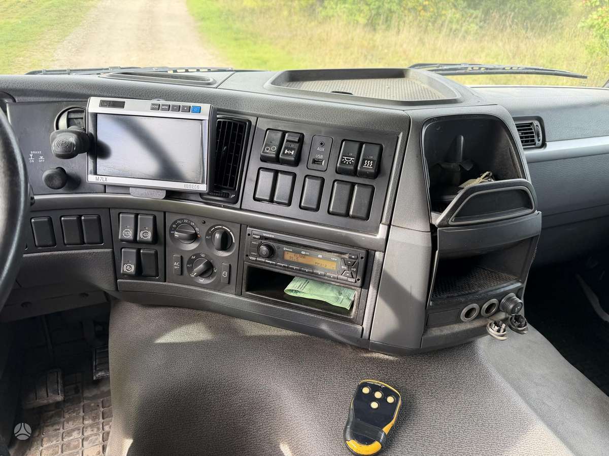 Volvo FM330 6x2 Open side, box trucks / box vans