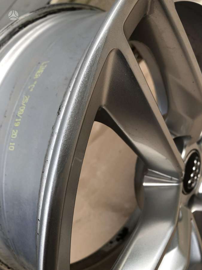 Audi A4, lengvojo lydinio, R18