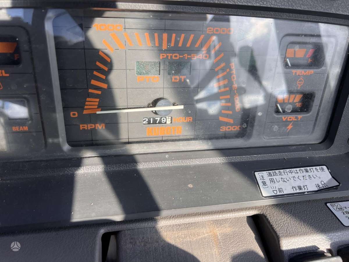 Kubota M1-65, tractors