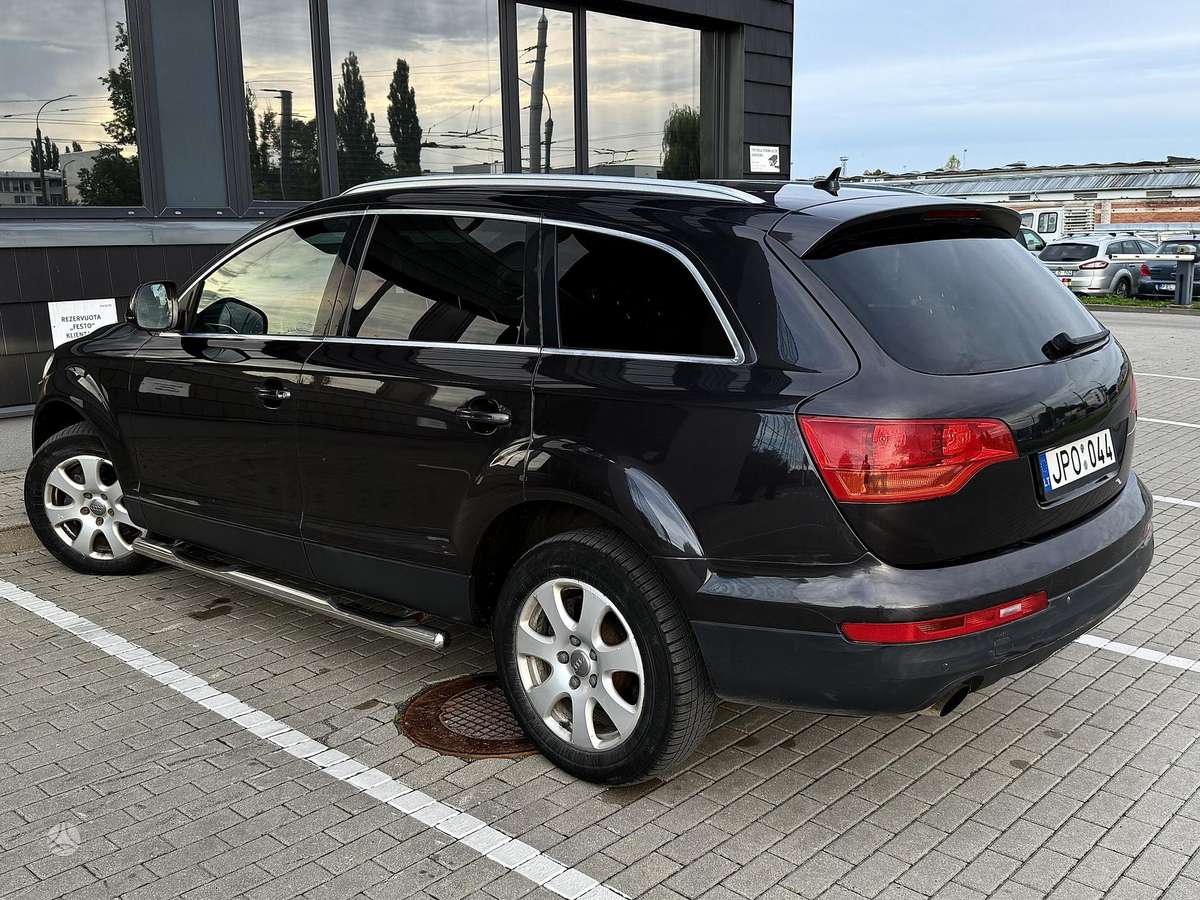 Audi Q7, off-road / crossover
