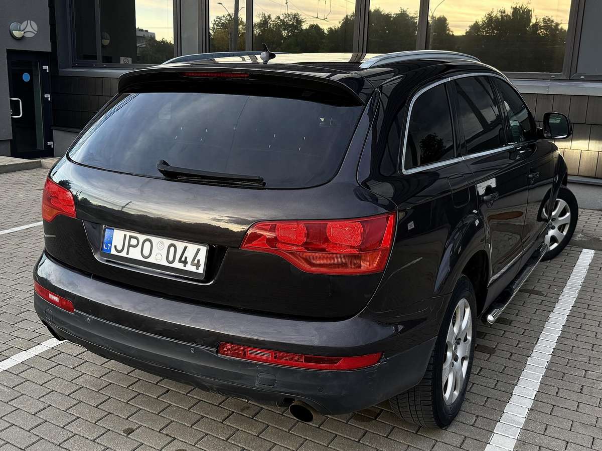 Audi Q7, off-road / crossover