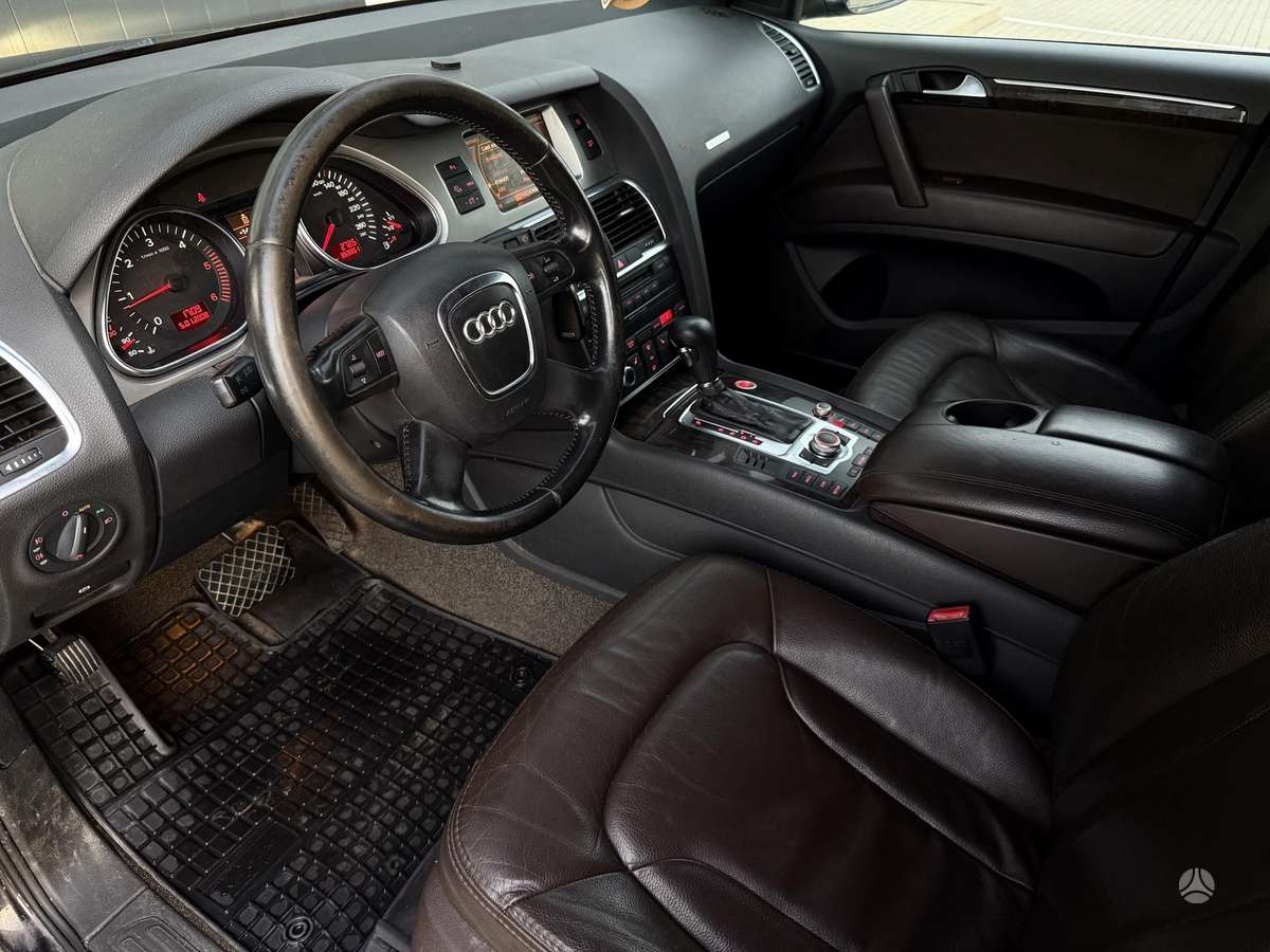 Audi Q7, off-road / crossover