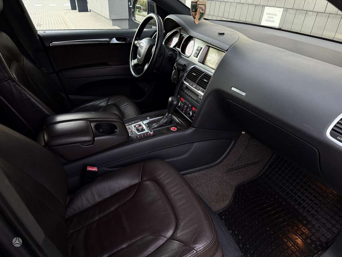 Audi Q7, off-road / crossover