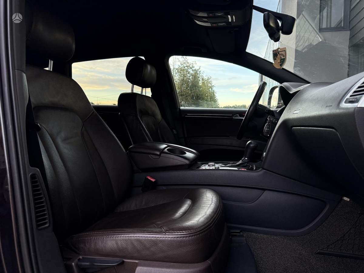 Audi Q7, off-road / crossover