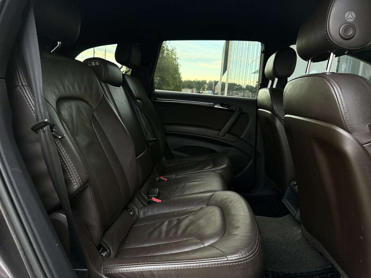 Audi Q7, off-road / crossover