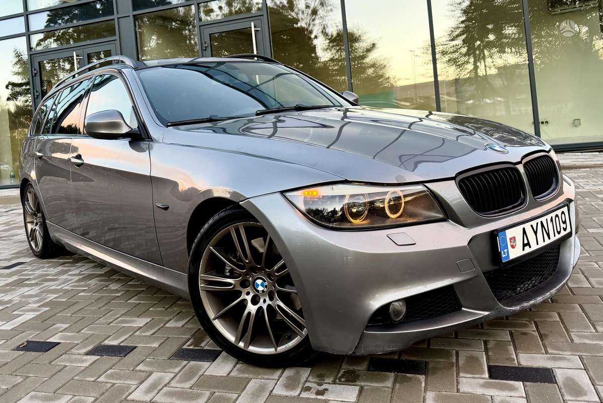 BMW 325, universalas