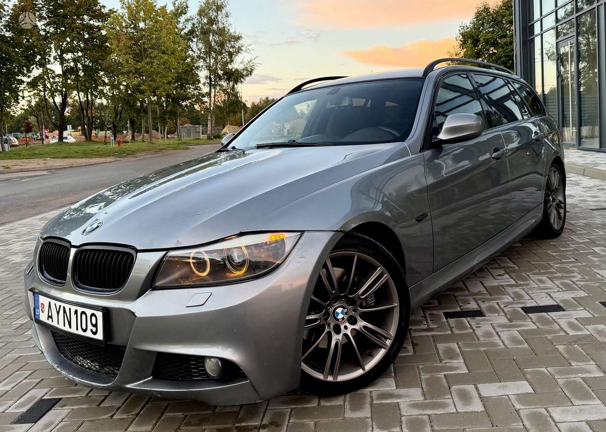 BMW 325, universalas