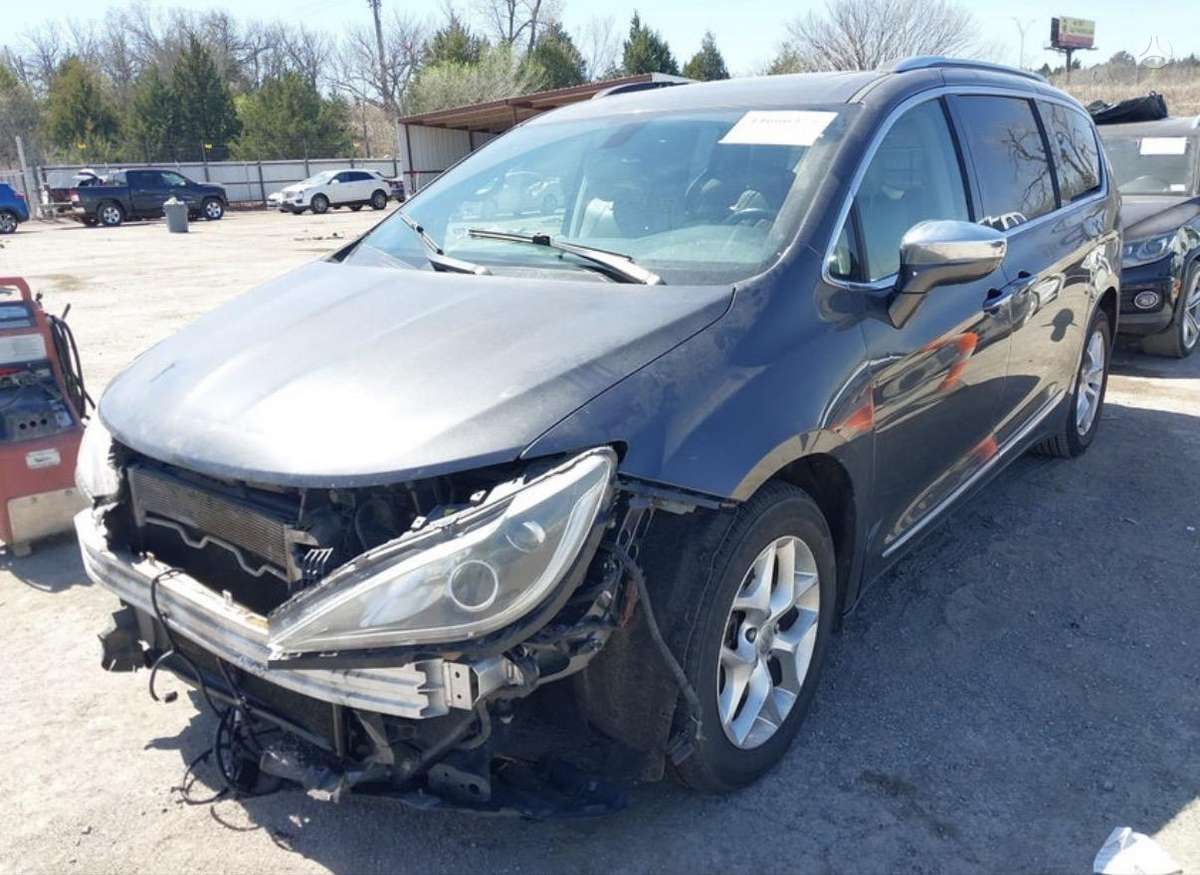 Chrysler Pacifica Benzinas