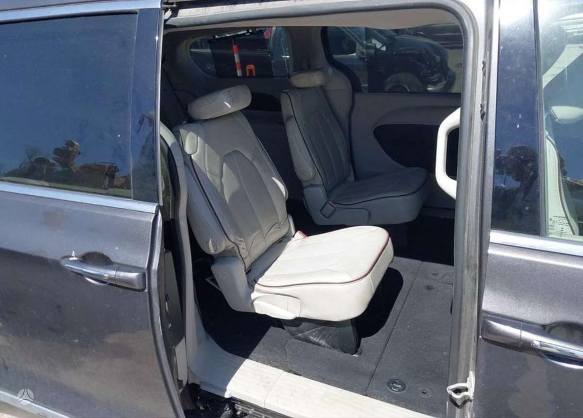 Chrysler Pacifica Benzinas