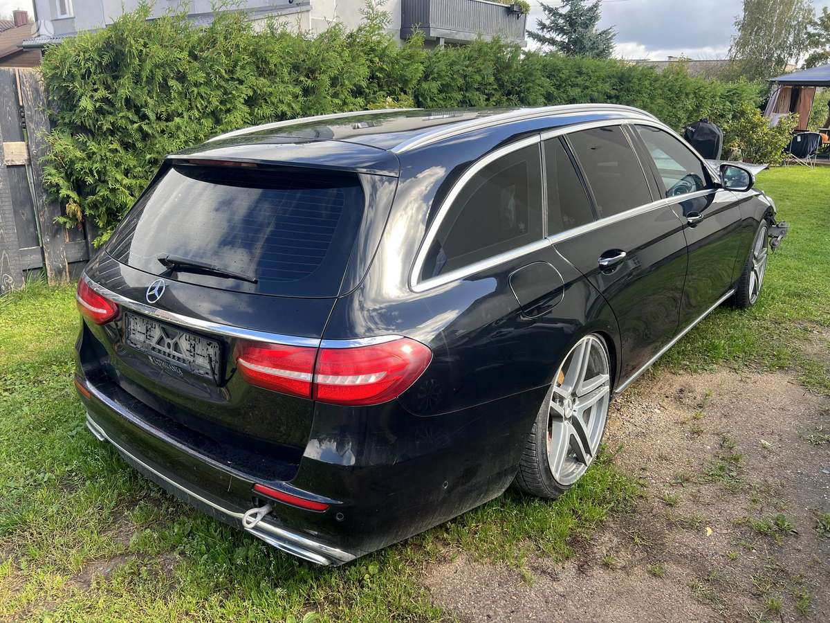 Mercedes-Benz E220 for parts